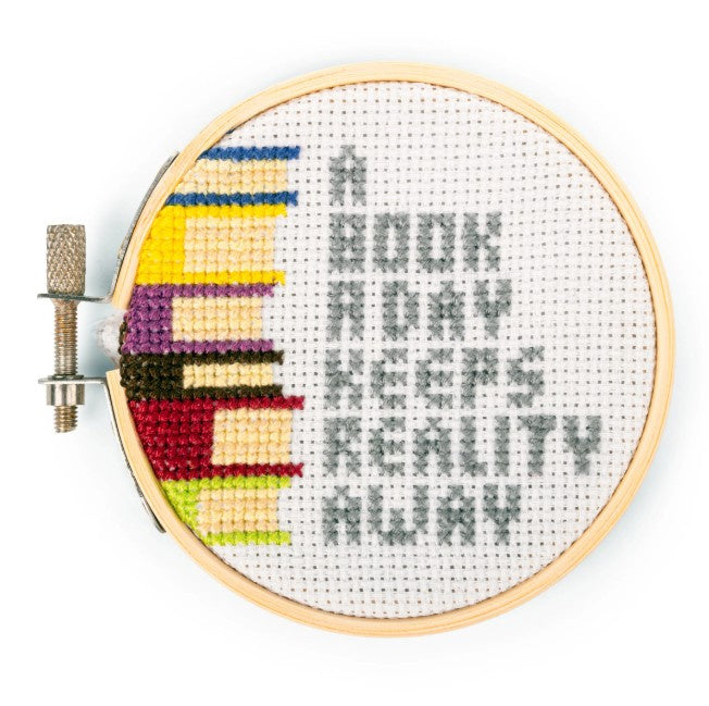 Valokuva tuotteesta Kirjontasetti mini kirjat Kikkerland, kuuluu tuoteryhmään Käsityötarvikkeet.