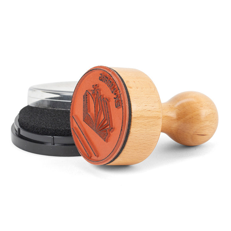 Valokuva tuotteesta Ex Libris -leimasin Kikkerland, kuuluu tuoteryhmään Lahjatavarat.