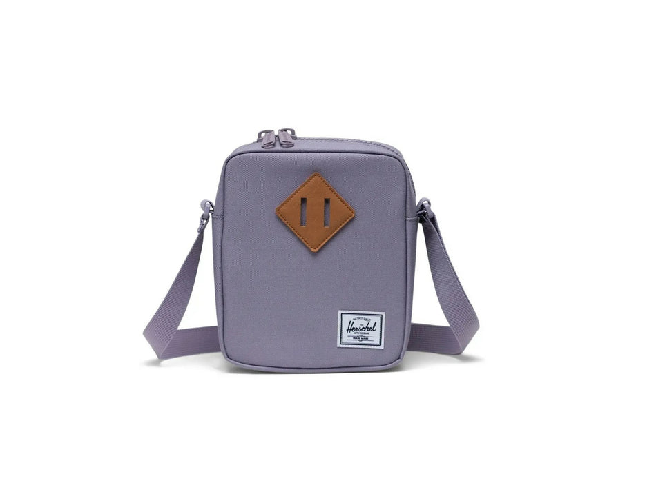 Valokuva tuotteesta Olkalaukku Heritage Crossbody Lavender Grey Herschel, kuuluu tuoteryhmään Laukut kukkarot.