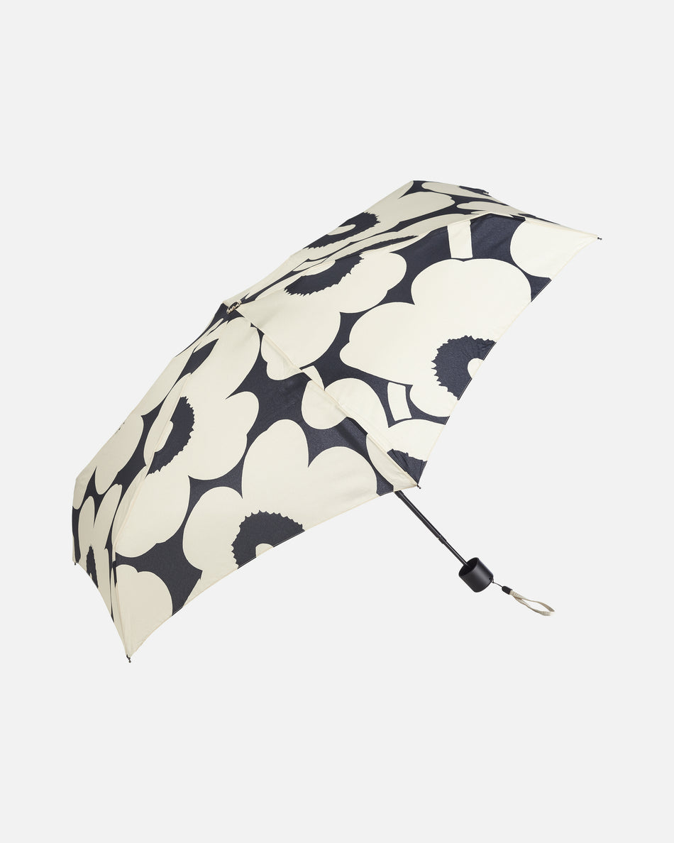 Valokuva tuotteesta Sateenvarjo Marimekko Mini Manual Unikko, luonnonvalkoinen musta, kuuluu tuoteryhmään Asut asusteet.