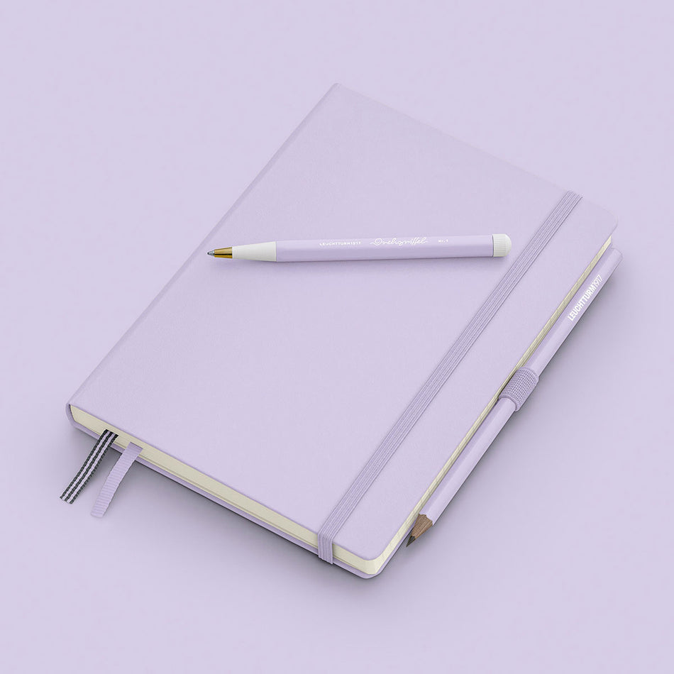 Valokuva tuotteesta Muistikirja A5 Leuchtturm1917 Hard  Plain Lilac, kovakantinen blanco, kuuluu tuoteryhmään Muistikirjat.