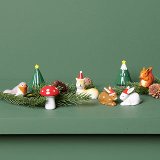 Miniatyyri posliinipeura jouluhatulla Rico Design