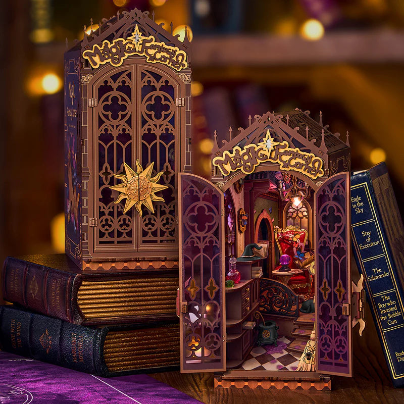 Valokuva tuotteesta Book Nook Robotime, Magic Fantasy Corner 3D, kuuluu tuoteryhmään Sesonkituotteet.