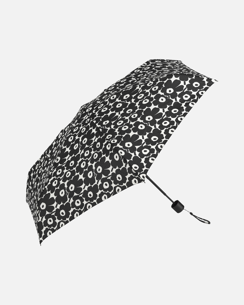 Valokuva tuotteesta Sateenvarjo Marimekko Mini Manual Unikko, musta valkoinen, kuuluu tuoteryhmään Asut asusteet.
