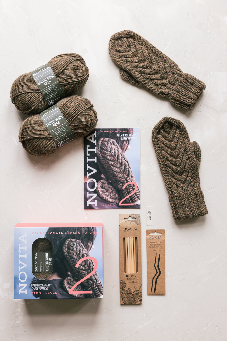 Valokuva tuotteesta Novita aloittelijaboksi lapaset taso 2, kuuluu tuoteryhmään Käsityötarvikkeet.