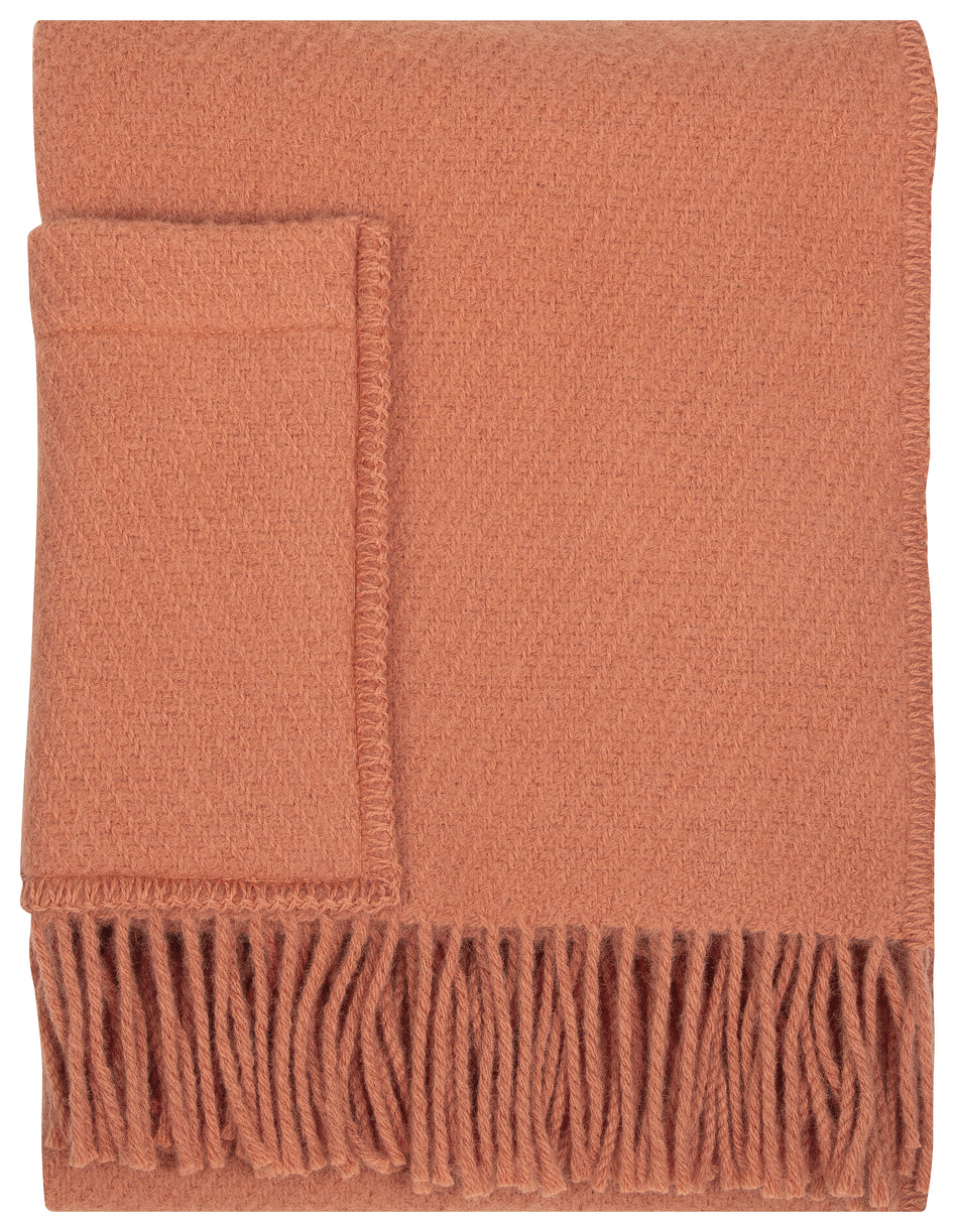 Valokuva tuotteesta Taskuhuivi Lapuan Kankurit Uni persikka, kuuluu tuoteryhmään Asut asusteet.