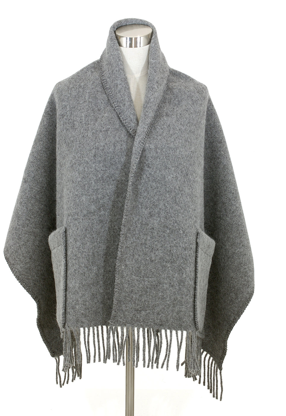 Valokuva tuotteesta Taskuhuivi Lapuan Kankurit Uni harmaa, kuuluu tuoteryhmään Asut asusteet.