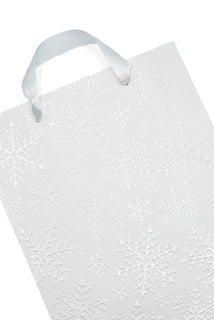Lahjakassi M Lumihiutale kohokuvio valkoinen