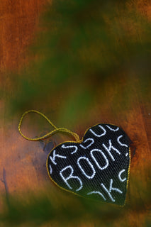 Joulukoriste Mum's BOOKS sydän, mustavalkoinen