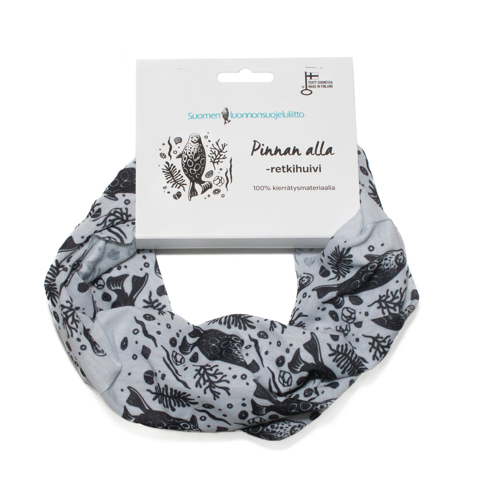 Valokuva tuotteesta Retkihuivi Pinnan alla Suomen Luonnonsuojeluliitto harmaa, kuuluu tuoteryhmään Asut asusteet.
