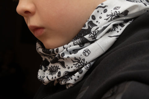 Retkihuivi Pinnan alla Suomen Luonnonsuojeluliitto harmaa