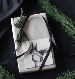 Lasinalunen Miiko Orava koivuvaneri, melamiinipinta 10x10 cm