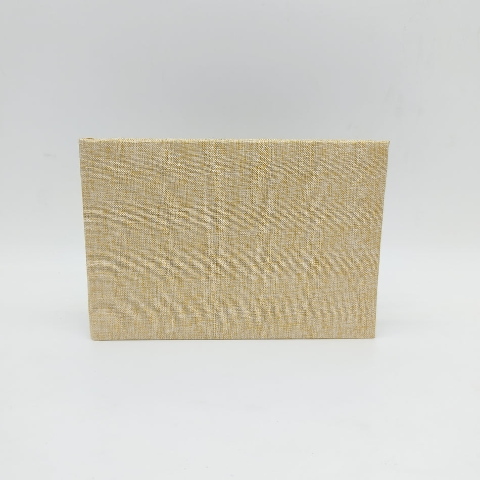 Valokuva tuotteesta Valokuva-albumi slip-in 36 kuvalle, pellava, kuuluu tuoteryhmään Albumit ja keräily.