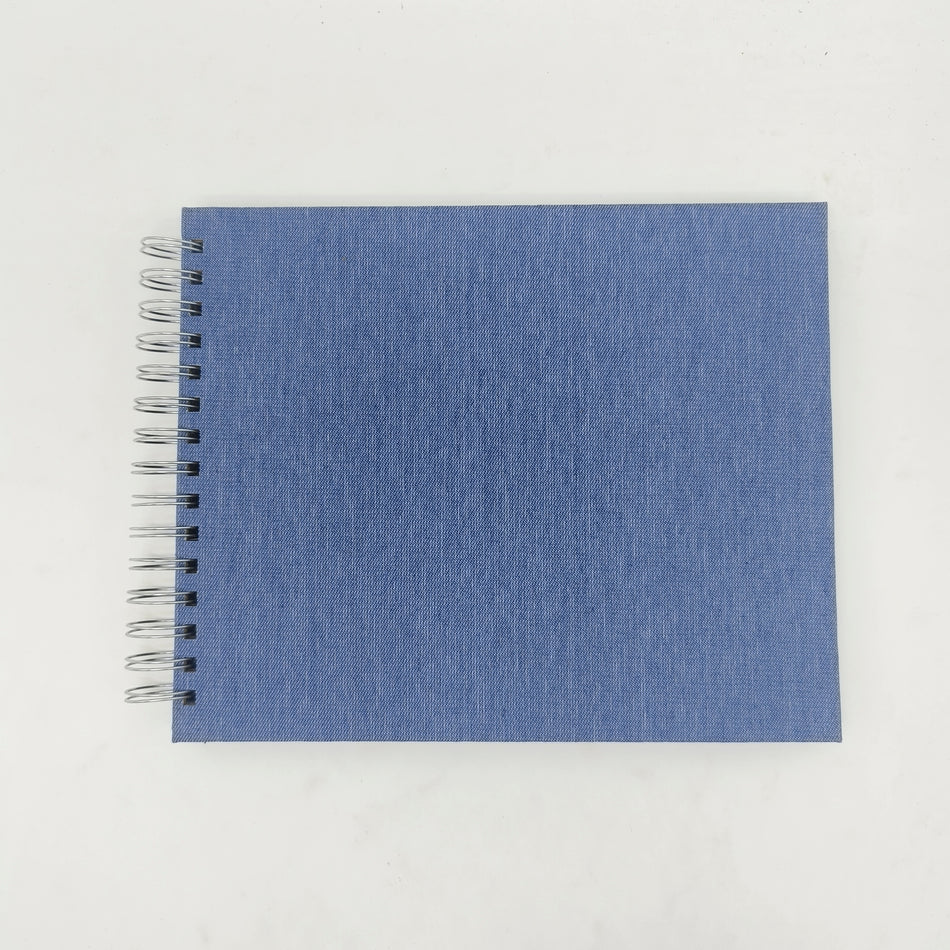 Valokuva tuotteesta Valokuva-albumi 25x20/25s, mustat sivut, kierreselkä, kuuluu tuoteryhmään Albumit ja keräily.
