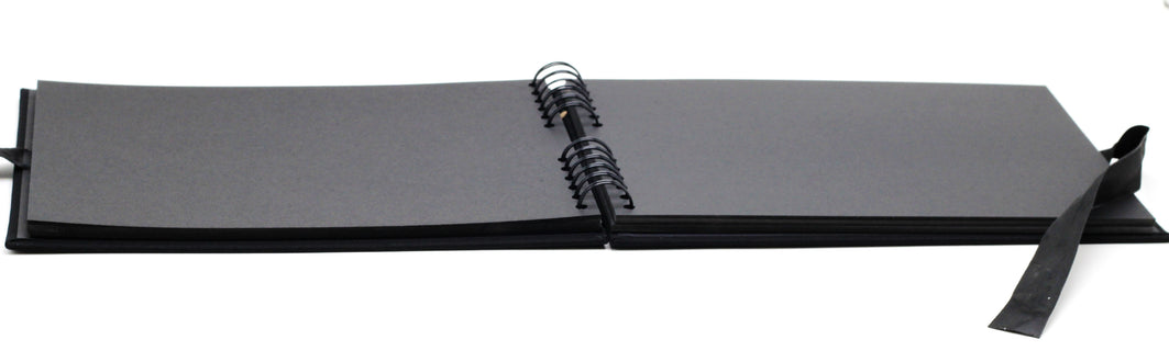 Leikekirja, 40 mustaa kartonkilehteä, rusettisuljenta