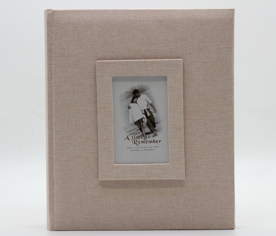 Valokuva tuotteesta Valokuva-albumi kirjasidottu kartonkilehtinen silkkivälilehdillä, pellava, kuuluu tuoteryhmään Albumit ja keräily.