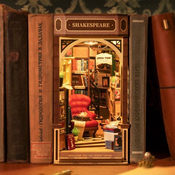 Valokuva tuotteesta Book Nook Robotime, Bookstore 3D, kuuluu tuoteryhmään Sesonkituotteet.