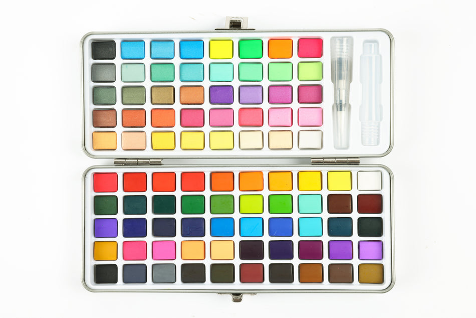 Valokuva tuotteesta Vesivärisetti 90 väriä ja säiliösivellin, kuuluu tuoteryhmään Taidetarvikkeet.