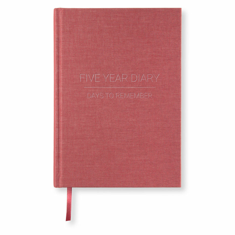 Valokuva tuotteesta 5 year diary A5 Red Twist 5 vuoden päiväkirja Paperstyle, kuuluu tuoteryhmään Päiväkirjat.