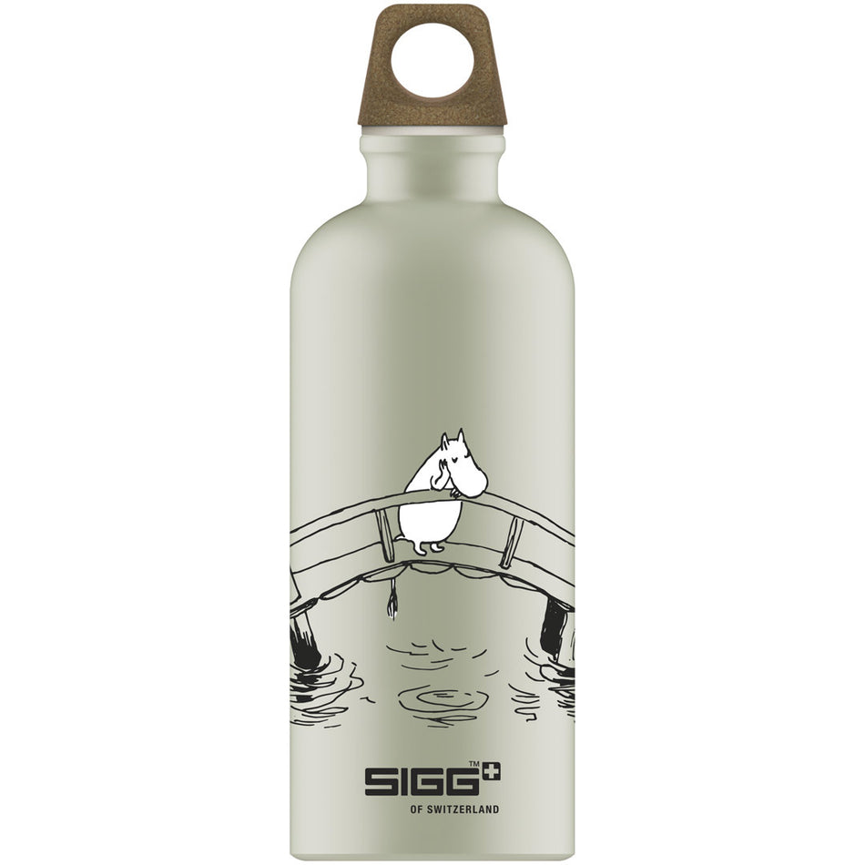 Valokuva tuotteesta Juomapullo SIGG Moomin Bridge MyPlanet 600 ml, kuuluu tuoteryhmään Sesonkituotteet.