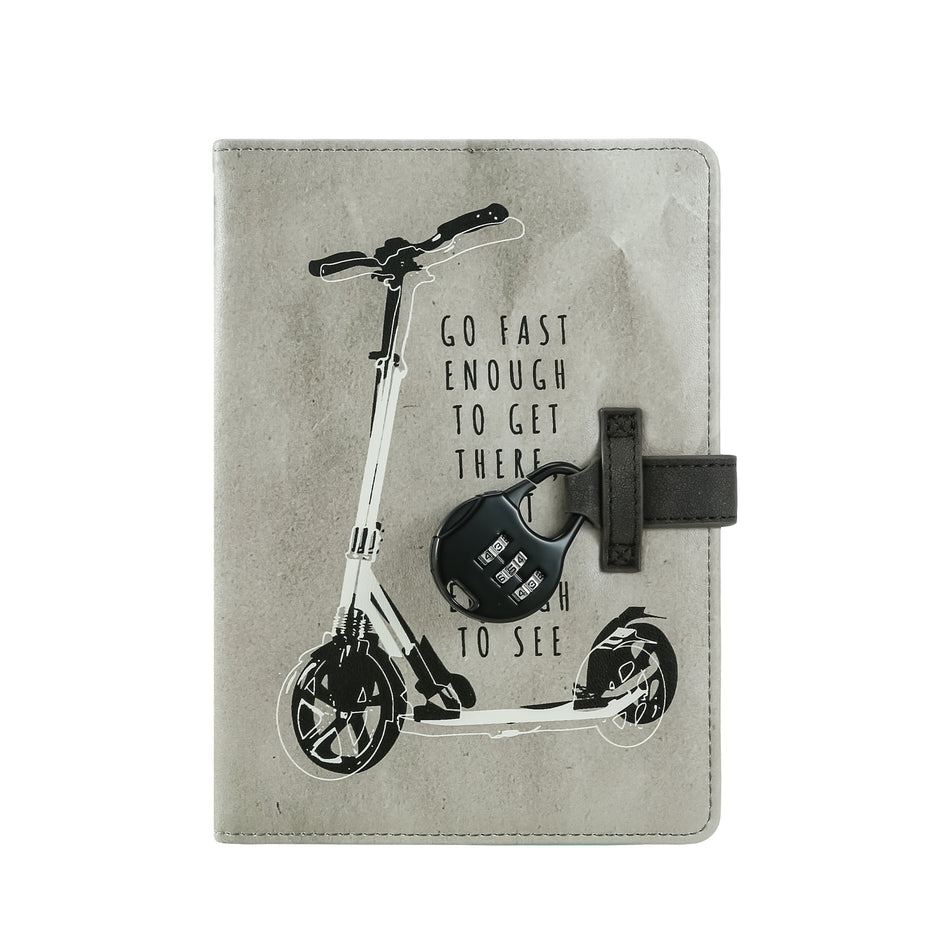 Valokuva tuotteesta Päiväkirja lukolla Potkulauta Hush hush, kuuluu tuoteryhmään Päiväkirjat.