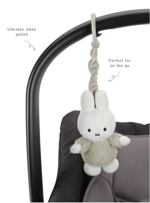 Valokuva tuotteesta Miffy Fluffy Tärinälelu, vihreä, kuuluu tuoteryhmään Lelut.