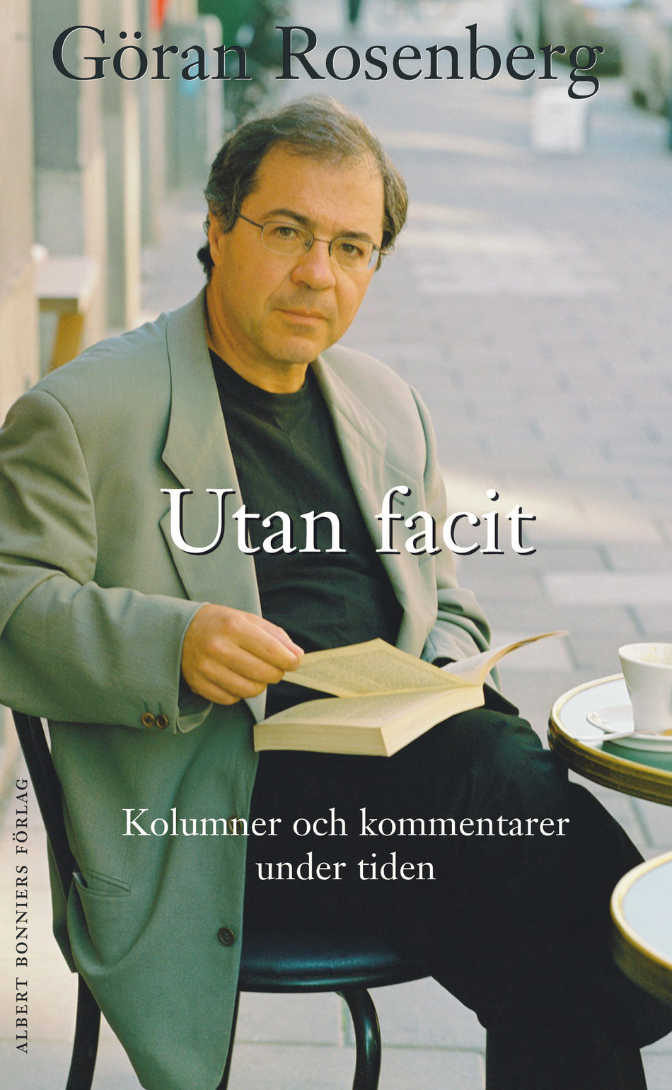 Valokuva kirjasta Göran Rosenberg Utan facit : kolumner och kommentarer under tiden, kuuluu tuoteryhmään Ruots muu tieto.