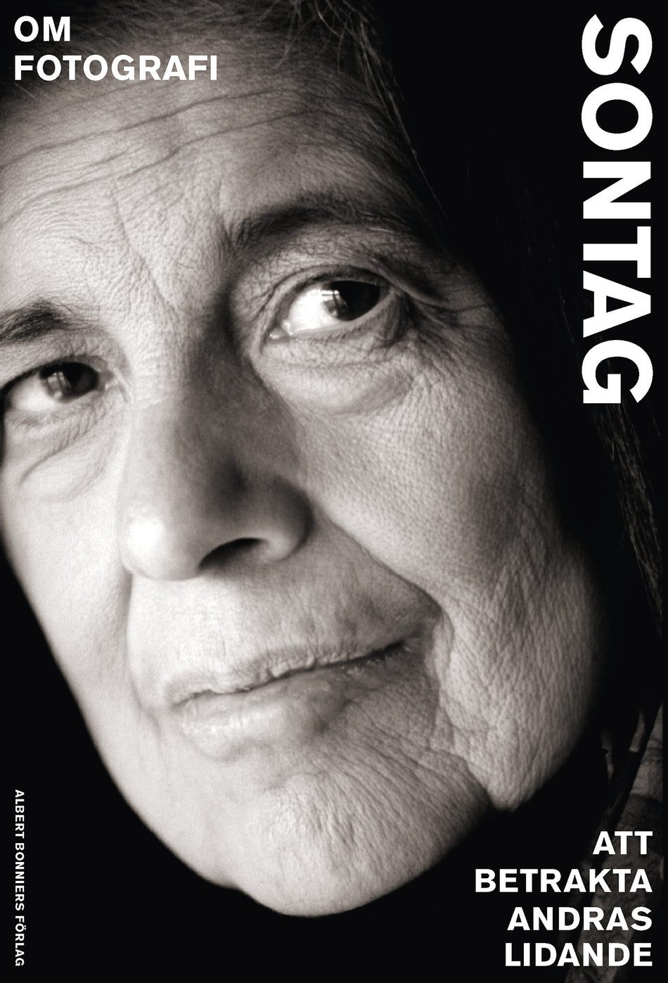 Valokuva kirjasta Susan Sontag Om fotografi ; Att betrakta andras lidande, kuuluu tuoteryhmään Ruots harrasteet taide.