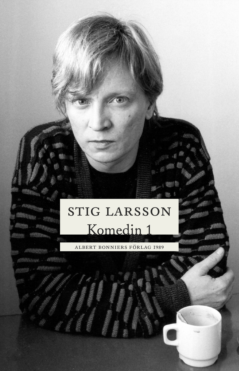 Valokuva kirjasta Stig Larsson Komedin 1, kuuluu tuoteryhmään Ruots kaunokirjat.