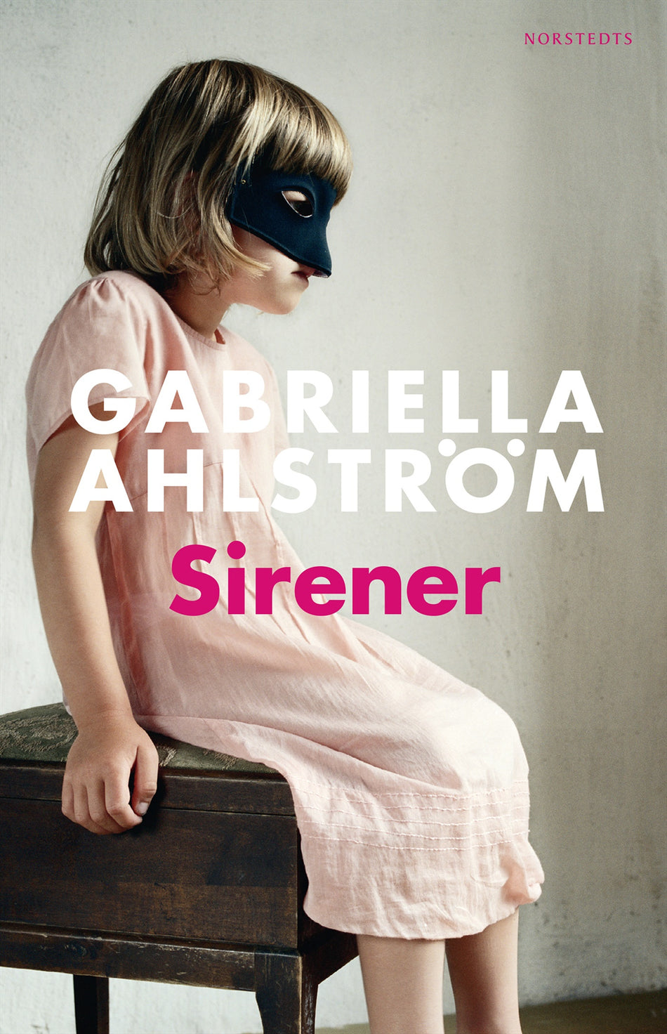 Valokuva kirjasta Gabriella Ahlström Sirener, kuuluu tuoteryhmään Ruots kaunokirjat.