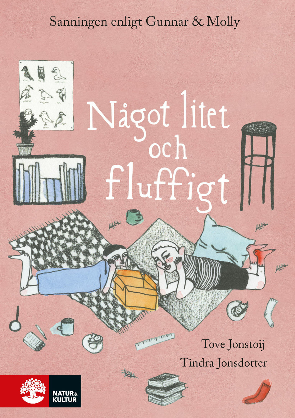 Valokuva kirjasta Tove Jonstoij Något litet och fluffigt : Sanningen enligt Gunnar och Molly, kuuluu tuoteryhmään Ruots lapset nuoret ja sarjakuvat.