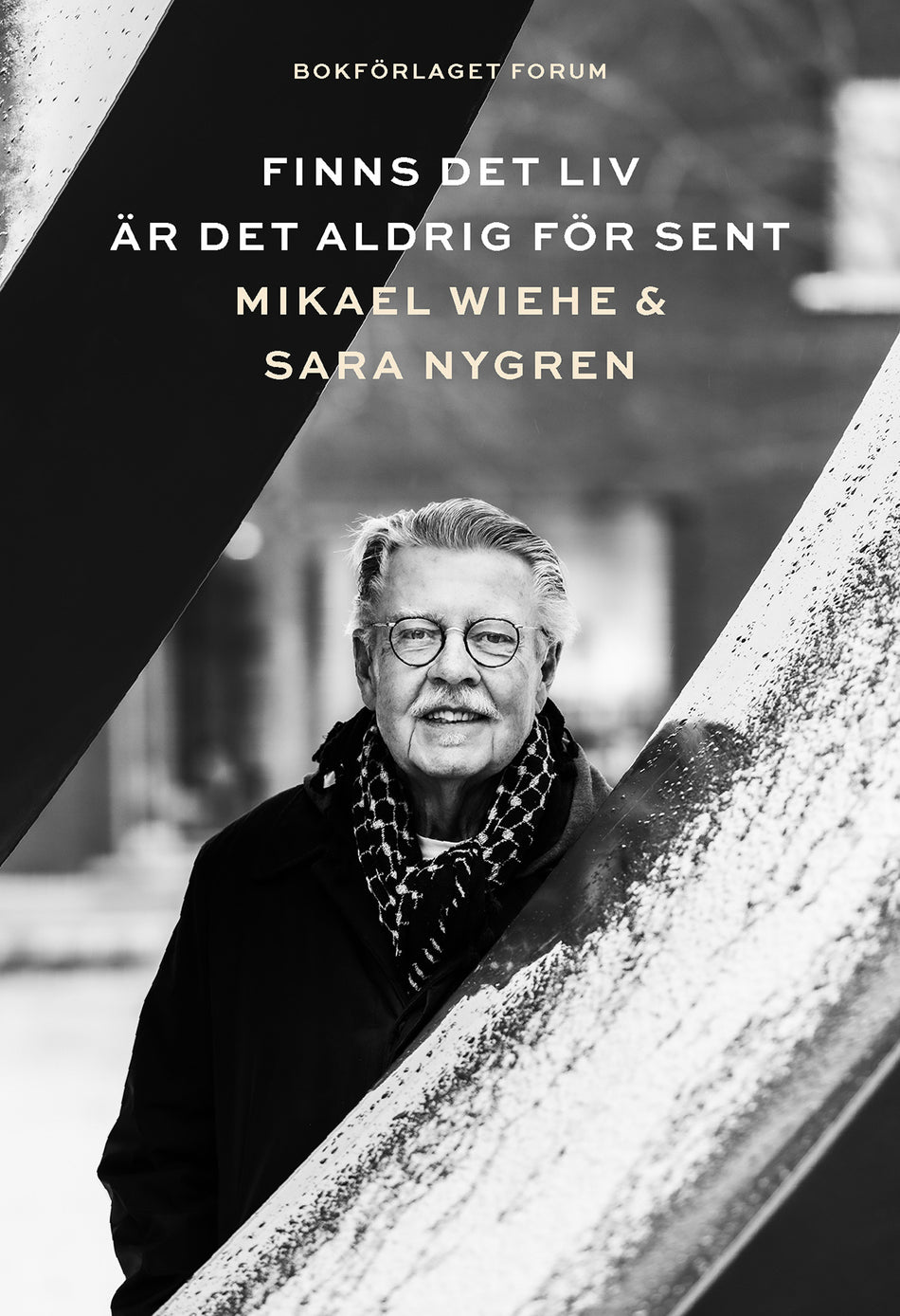 Valokuva kirjasta Mikael Wiehe / Sara Nygren Finns det liv är det aldrig för sent, kuuluu tuoteryhmään Ruots muu tieto.