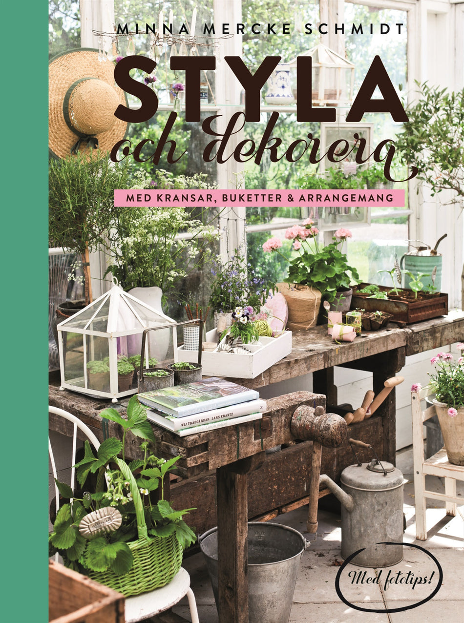 Valokuva kirjasta Minna Mercke Schmidt Styla och dekorera med kransar, buketter och arrangemang, kuuluu tuoteryhmään Ruots harrasteet taide.