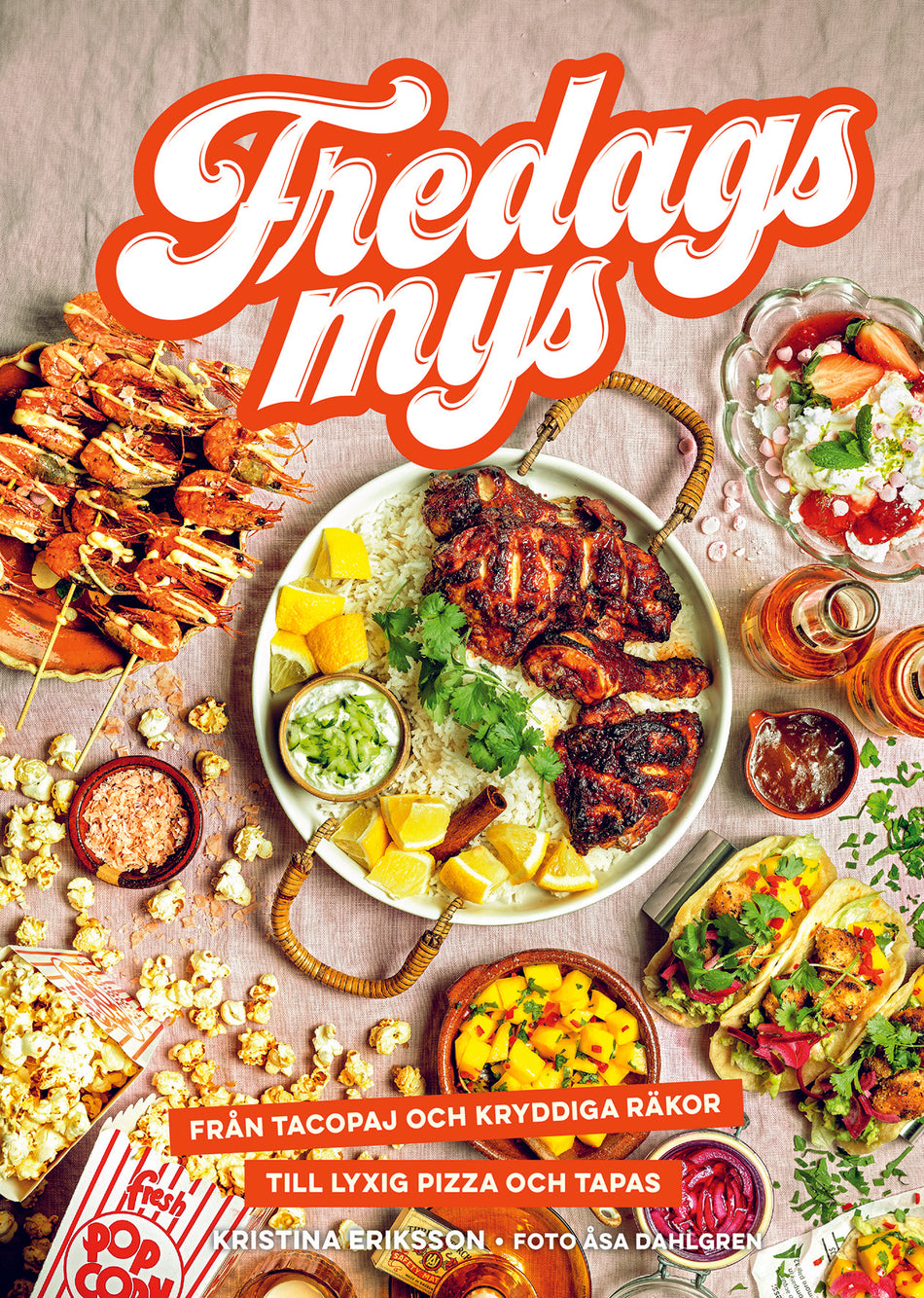 Valokuva kirjasta Kristina Eriksson Fredagsmys : från tacopaj och kryddiga räkor till lyxig pizza och tapas, kuuluu tuoteryhmään Ruots harrasteet taide.