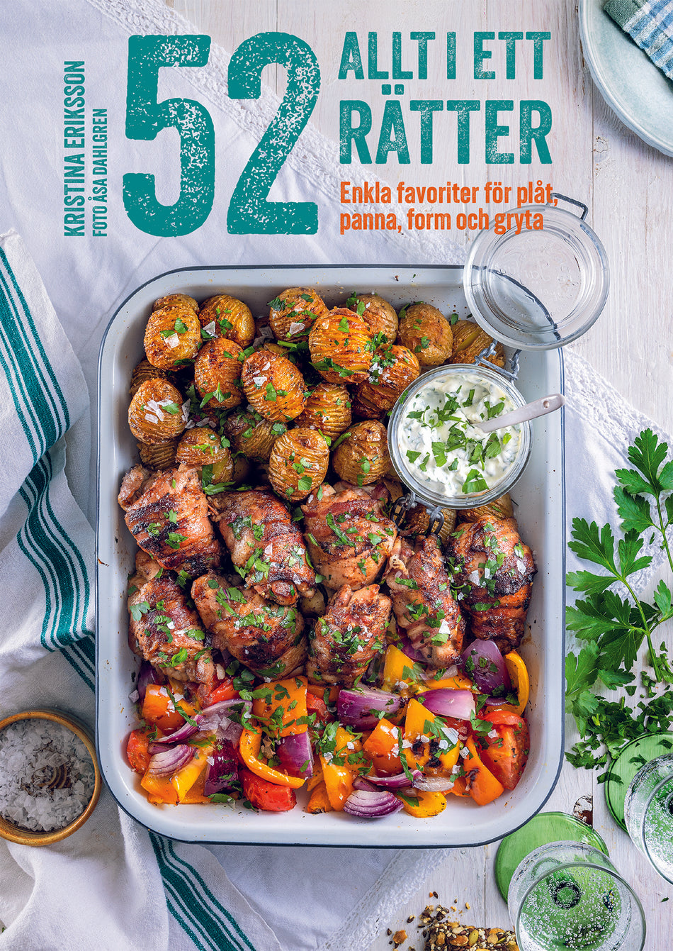 Valokuva kirjasta Kristina Eriksson 52 Allt-i-ett-rätter : enka favoriter för plåt, panna, form och gryta, kuuluu tuoteryhmään Ruots harrasteet taide.