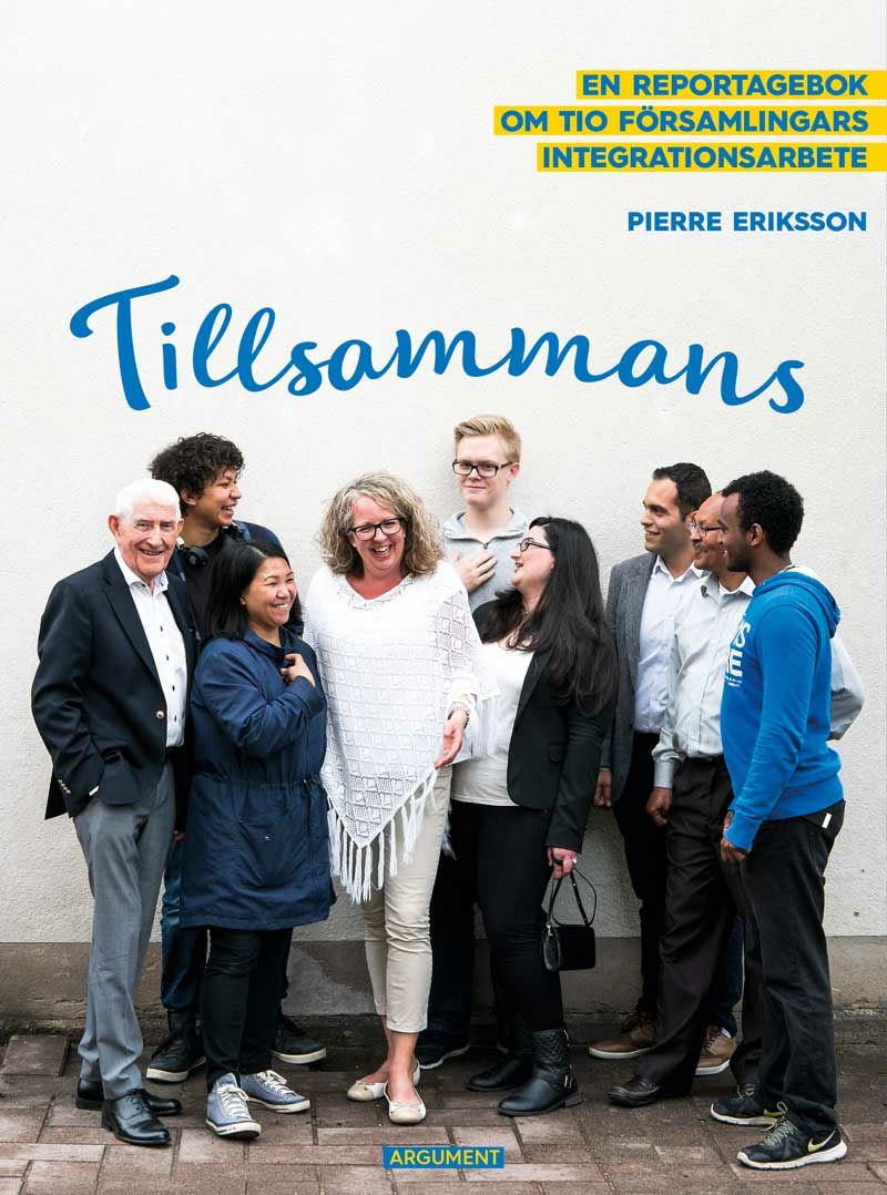 Valokuva kirjasta Pierre Eriksson Tillsammans : en reportagebok om tio församlingars integrationsarbete, kuuluu tuoteryhmään Ruots muu tieto.