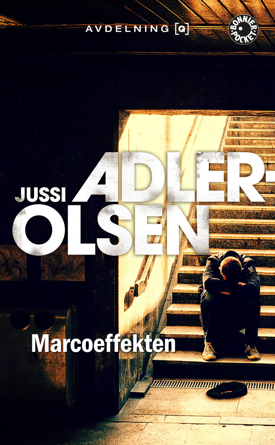 Valokuva kirjasta Jussi Adler-Olsen Marcoeffekten, kuuluu tuoteryhmään Ruots kaunokirjat.