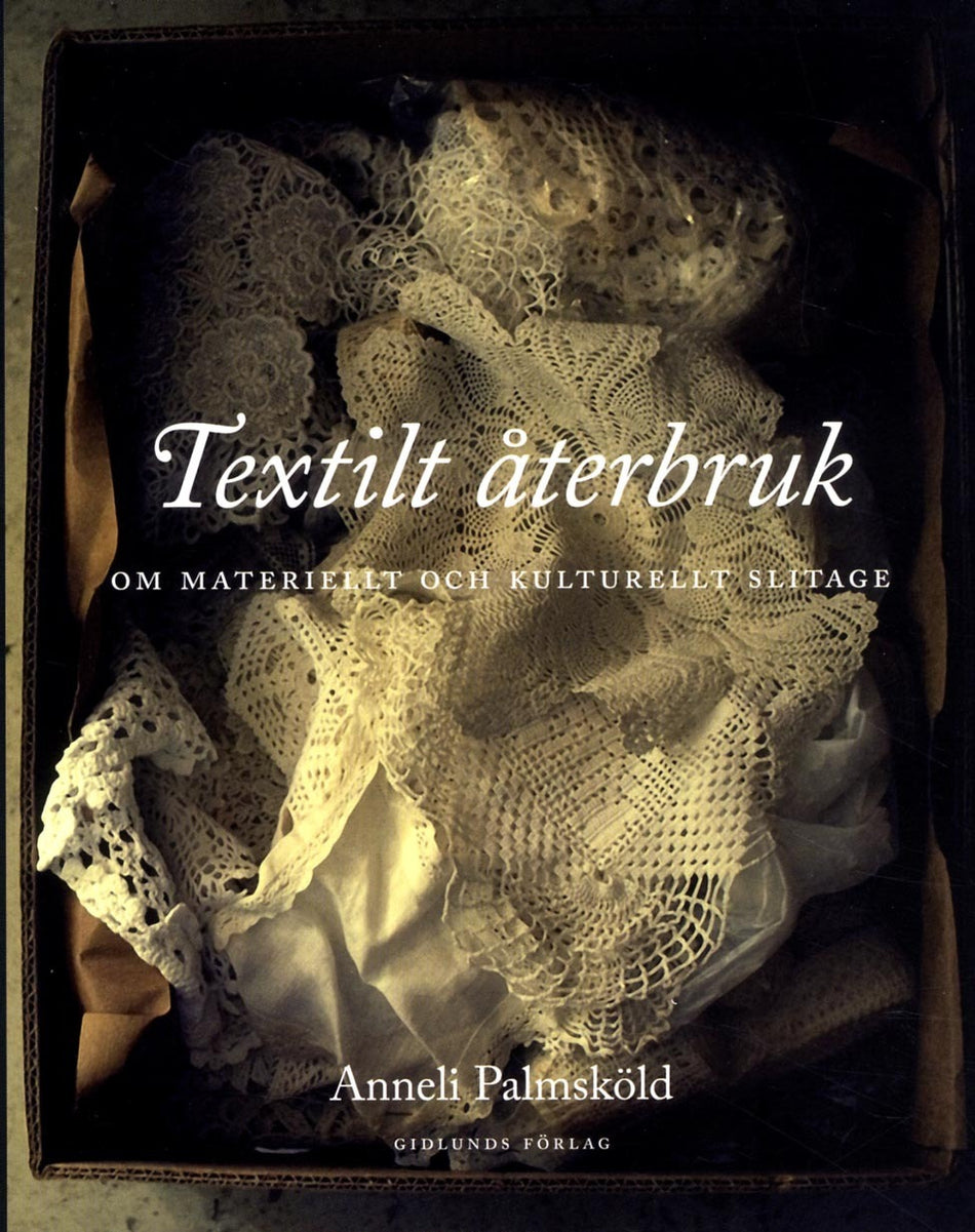 Valokuva kirjasta Anneli Palmsköld Textilt återbruk : om materiellt och kulturellt slitage, kuuluu tuoteryhmään Ruots muu tieto.