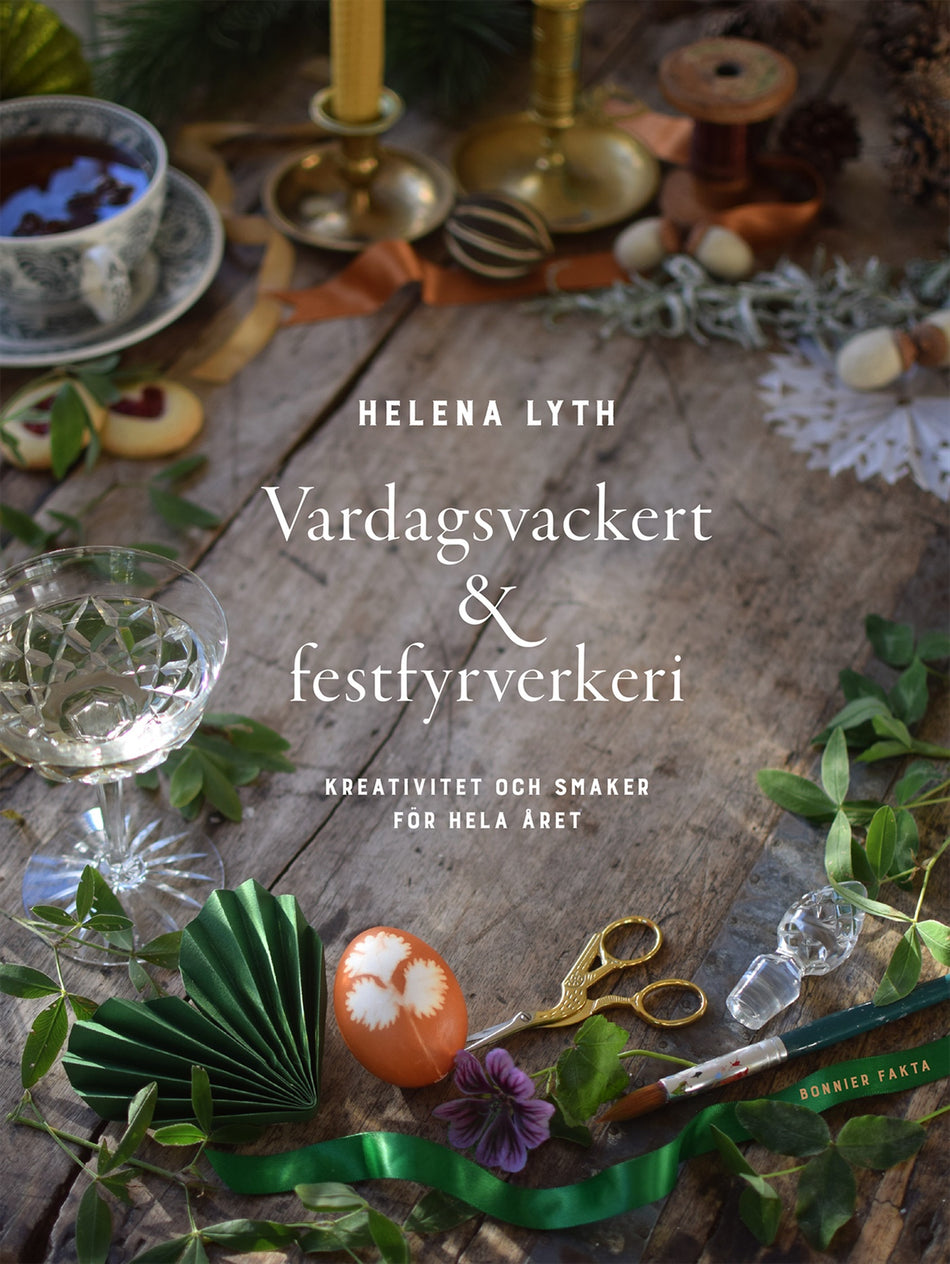 Valokuva kirjasta Helena Lyth Vardagsvackert och festfyrverkeri : kreativitet och smaker för hela året, kuuluu tuoteryhmään Ruots harrasteet taide.