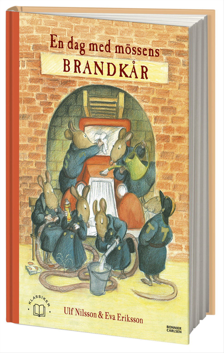Valokuva kirjasta Ulf Nilsson / Eva Eriksson En dag med mössens brandkår, kuuluu tuoteryhmään Ruots lapset nuoret ja sarjakuvat.