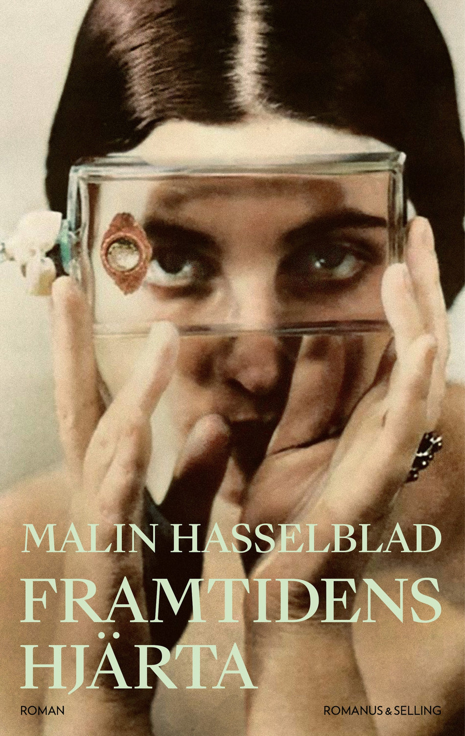 Valokuva kirjasta Malin Hasselblad Framtidens hjärta, kuuluu tuoteryhmään Ruots kaunokirjat.