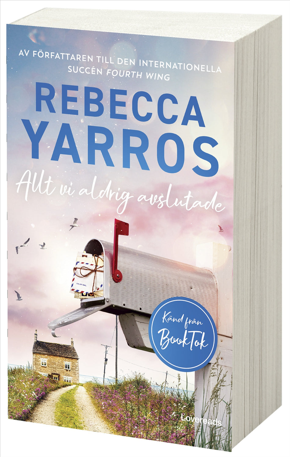 Valokuva kirjasta Rebecca Yarros Allt vi aldrig avslutade, kuuluu tuoteryhmään Ruots kaunokirjat.