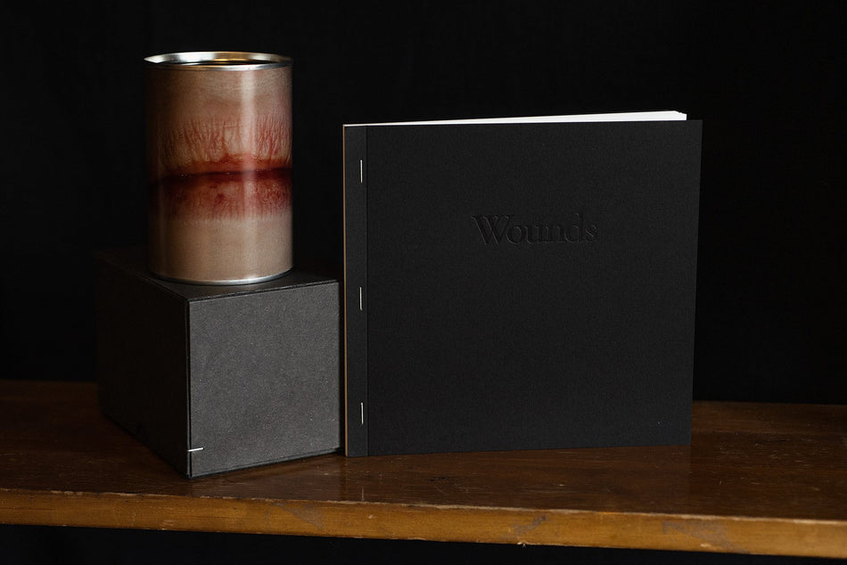 Valokuva kirjasta  Wounds, kuuluu tuoteryhmään Ruots harrasteet taide.