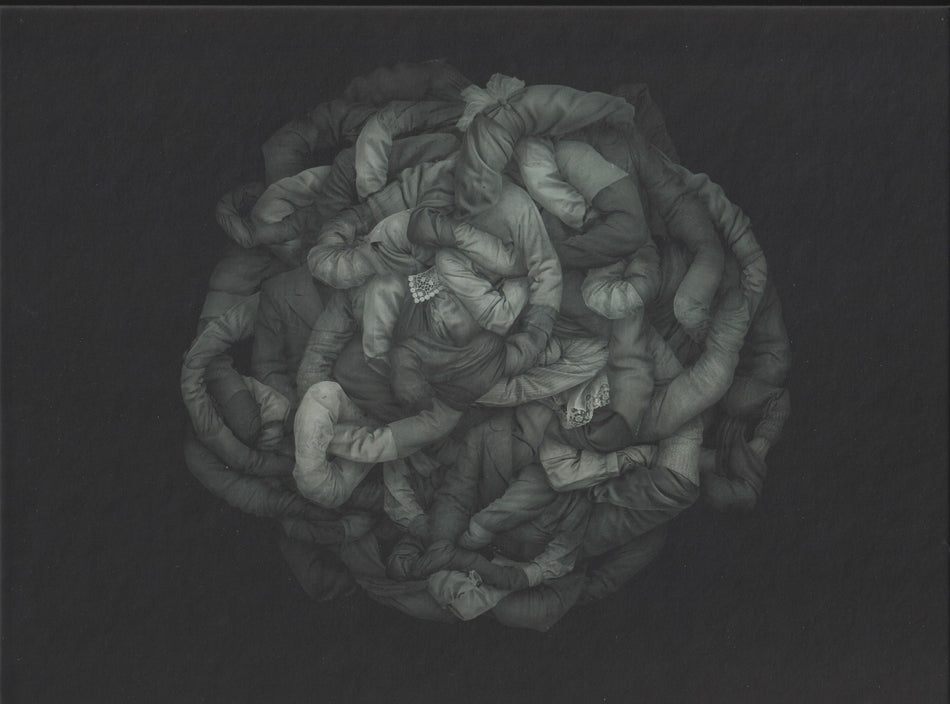 Valokuva kirjasta Lauri Ainala / Sini Kosonen / Juho Liukkonen / Erkki Tarke Solmu Ajassa - The Knot in Time (+DVD), kuuluu tuoteryhmään Taiteet.