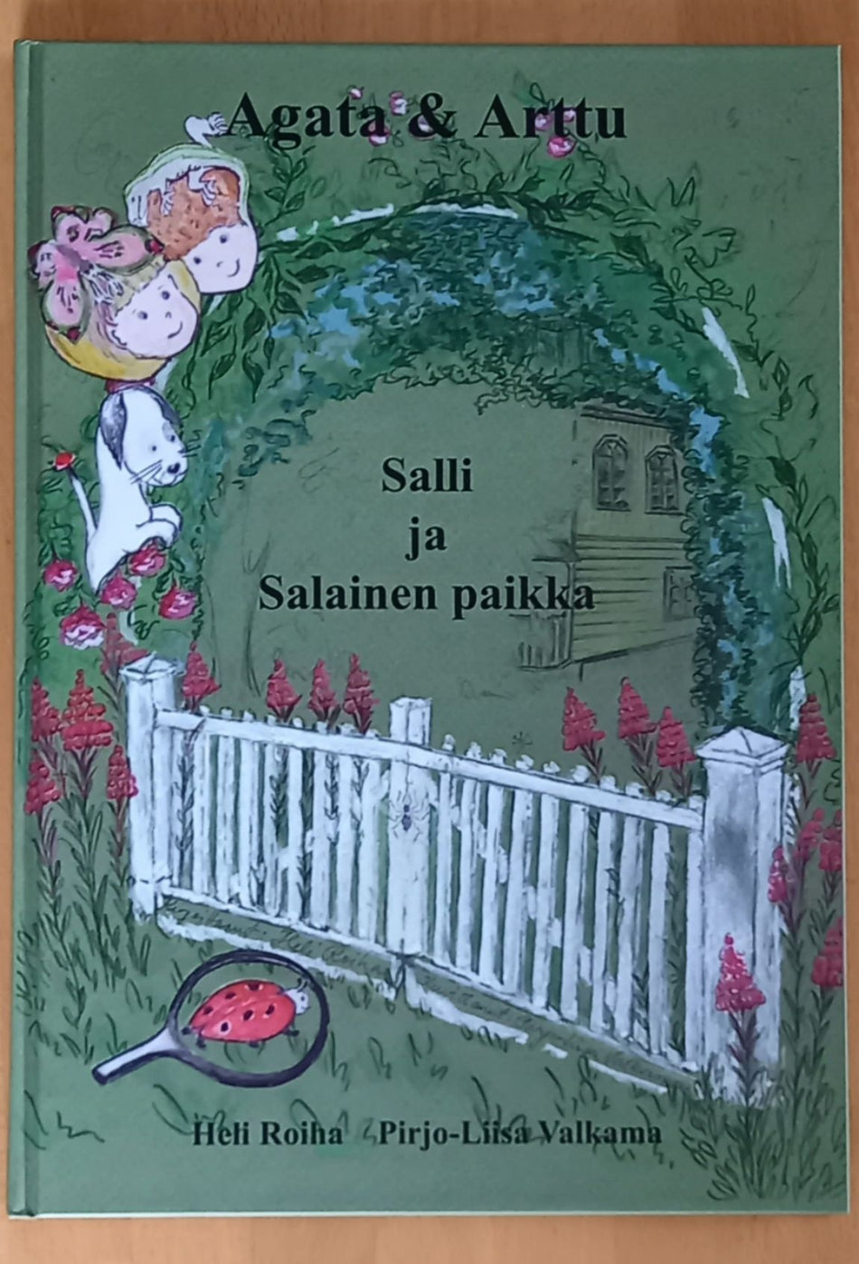 Valokuva kirjasta Heli Roiha Agata &amp; Arttu, Salli ja salainen paikka, kuuluu tuoteryhmään Lasten romaanit lorut ja runot.