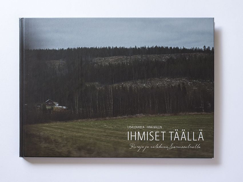 Valokuva kirjasta Liisa Louhela Ihmiset täällä, kuuluu tuoteryhmään Runot.